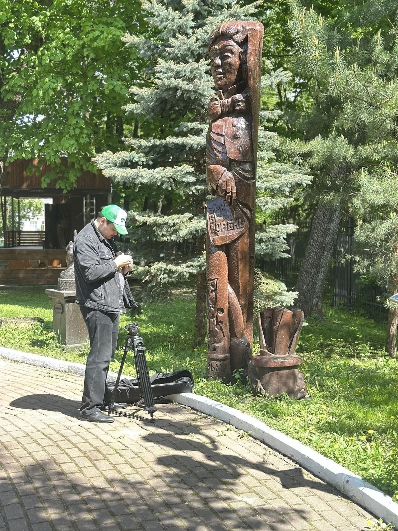 Научные волонтёры снимают скульптуры парка им. Толстого для 3D-модели